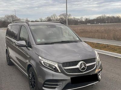 Grau Gebraucht 2019 Mercedes V300 AMG line Van / Kleinbus | 36.900 € (Etwas zu teuer)
