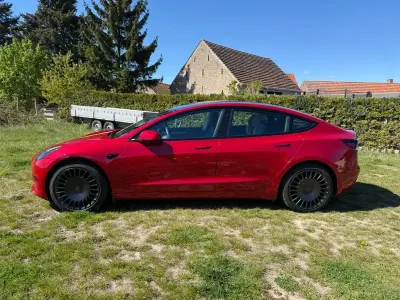 Occasion Tesla Model 3 RWD 208 kW (283 PK) 2022 Rood Sedan