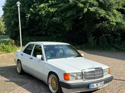 Gebraucht Mercedes 190 118 PS (86 kW) 1990 Weiß Limousine