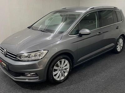 Grau Gebraucht 2015 VW Touran Highline Van / Kleinbus | 15.900 € (Fairer Preis)