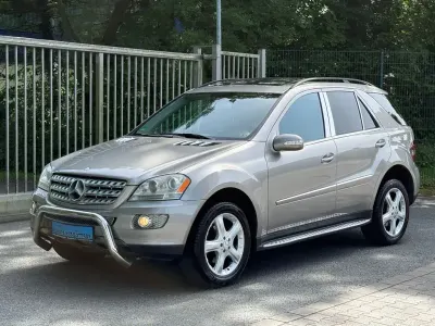 Używany Mercedes ML500 306 KM (225 kW) 2006 Srebrny SUV