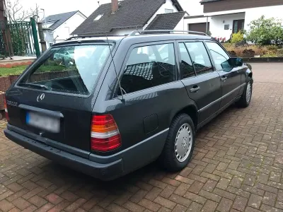 Gebraucht Mercedes 230 132 PS (97 kW) 1989 Schwarz Kombi
