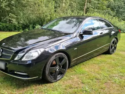 Gebraucht Mercedes E220 170 PS (125 kW) 2012 Schwarz Coupé