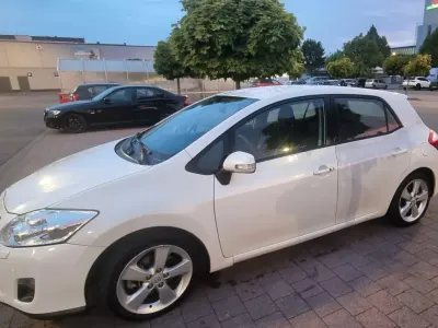 Gebraucht Toyota Auris Executive 136 PS (100 kW) 2010 Weiß Kleinwagen
