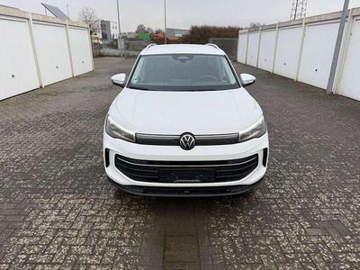 Pure white Gebraucht 2024 VW Tiguan Comfortline SUV | 34.999 € (Fairer Preis)