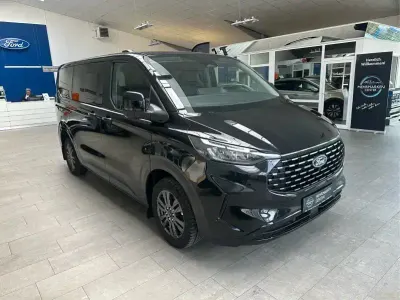 Second-hand Ford Tourneo Titanium 150 CP (110 kW) 2024 Negru Van
