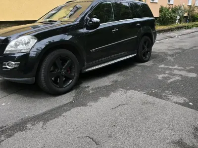 Używany Mercedes GL420 306 KM (225 kW) 2009 Czarny SUV