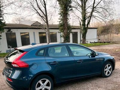 Second-hand Volvo V40 120 CP (88 kW) 2018 Albastru Berlinǎ