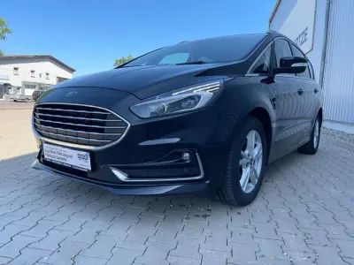Gebraucht Ford S-MAX Titanium 150 PS (110 kW) 2020 Schwarz Van / Kleinbus