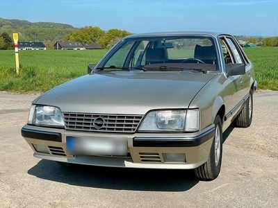 Second-hand Opel Senator 140 CP (102 kW) 1986 Auriu Berlinǎ