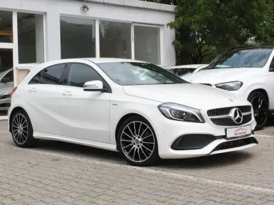 Gebraucht Mercedes A180 AMG line 122 PS (89 kW) 2018 Weiß Limousine