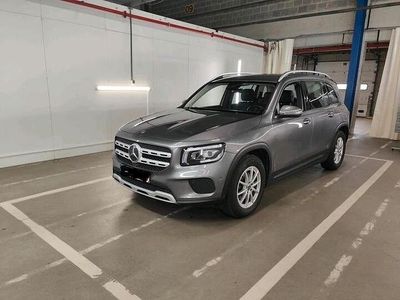 Mercedes GLB180