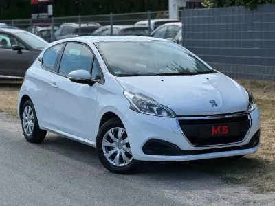 Gebraucht Peugeot 208 Active 82 PS (60 kW) 2016 Weiß Kleinwagen
