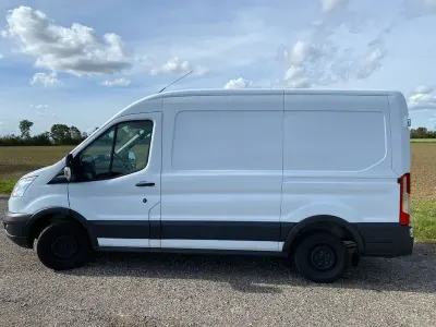 Gebraucht Ford Transit 131 PS (96 kW) 2018 Weiß Van / Kleinbus