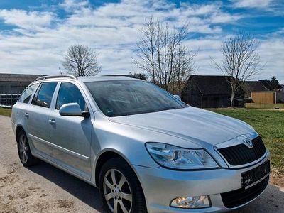Gebraucht Skoda Octavia 105 PS (77 kW) 2012 Silber Kleinwagen