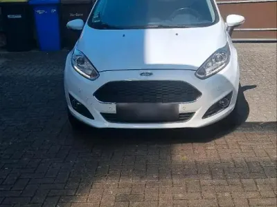 Gebraucht Ford Fiesta 80 PS (58 kW) 2016 Weiß Kleinwagen