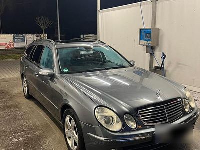 Grau Gebraucht 2005 Mercedes E280 Kombi | 4.200 €
