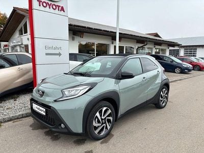 Neu Toyota Aygo X 72 PS (52 kW) 2025 Grün SUV