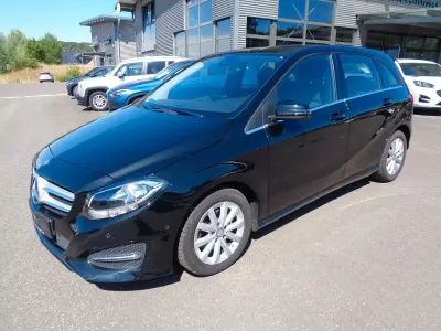 Gebraucht Mercedes B180 122 PS (89 kW) 2016 Schwarz Kleinwagen