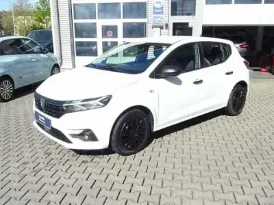 Gebraucht Dacia Sandero Essentiel 67 PS (49 kW) 2022 Weiß Limousine