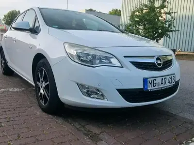 Gebraucht Opel Astra 116 PS (85 kW) 2010 Weiß Limousine
