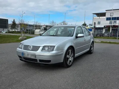 Second-hand VW Bora Highline 116 CP (85 kW) 2000 Argintiu Berlinǎ