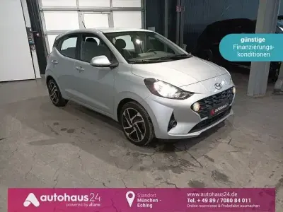 Gebraucht Hyundai i10 Trend 67 PS (49 kW) 2023 Silber Kleinwagen