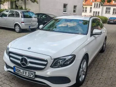 Gebraucht Mercedes E220 194 PS (142 kW) 2017 Weiß Limousine