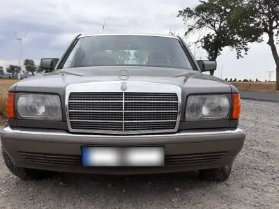 Używany Mercedes E420 204 KM (150 kW) 1987 Szary Sedan/Limuzyna