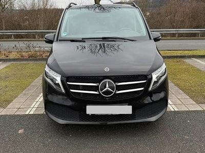 Schwarz Gebraucht 2022 Mercedes V300 Avantgarde Van / Kleinbus | 55.000 € (Guter Preis)