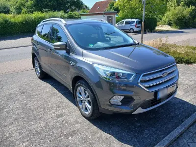 Gebraucht Ford Kuga Titanium 150 PS (110 kW) 2017 Grau SUV
