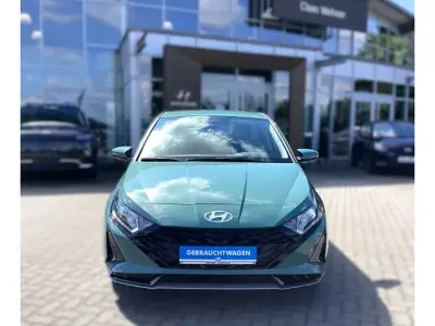 Gebraucht Hyundai i20 Select 101 PS (74 kW) 2025 Gruen Kleinwagen