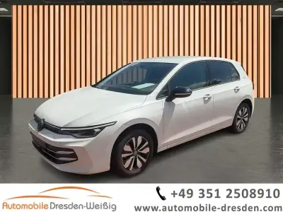 Gebraucht VW Golf VIII Goal 150 PS (110 kW) 2025 Oryxweiã Limousine