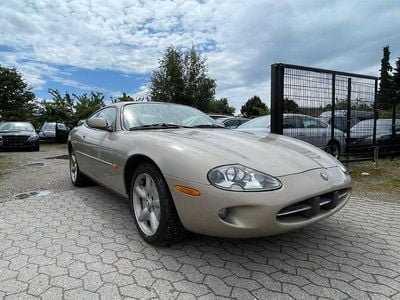 Second-hand Jaguar XK8 284 CP (208 kW) 1998 Bej Coupe
