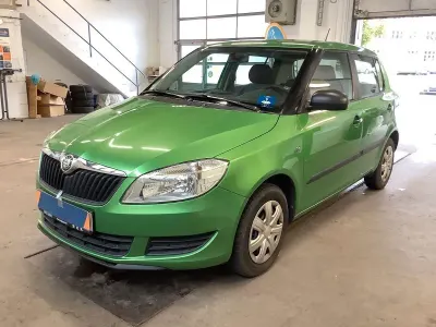 Gebraucht Skoda Fabia 69 PS (50 kW) 2013 Grün Limousine