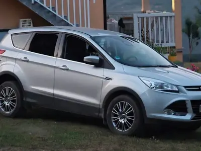 Gebraucht Ford Kuga Titanium 140 PS (102 kW) 2014 Silber SUV