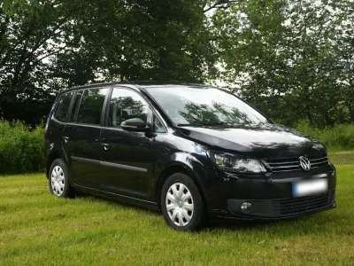 Gebraucht VW Touran Trendline 105 PS (77 kW) 2014 Schwarz Van / Kleinbus