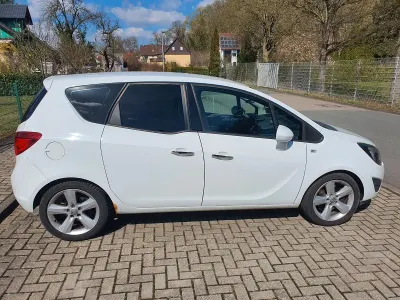 Gebraucht Opel Meriva Edition 140 PS (102 kW) 2011 Weiß Van / Kleinbus