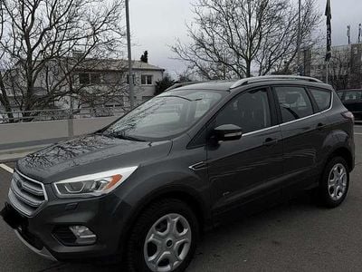 Gebraucht Ford Kuga Cool & Connect 179 PS (131 kW) 2017 Grau SUV