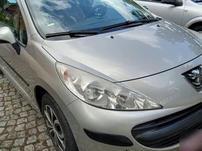 Gebraucht Peugeot 207 73 PS (53 kW) 2007 Grau Coupé