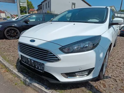 Gebraucht Ford Focus Titanium 125 PS (91 kW) 2018 Weiß Limousine