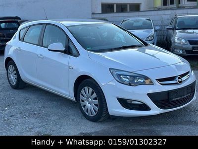Gebraucht Opel Astra Selection 116 PS (85 kW) 2015 Schneeweiss/summitwhite/arctic Limousine