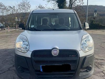 Grau Gebraucht 2011 Fiat Doblò Van / Kleinbus | 3.000 € (Guter Preis)
