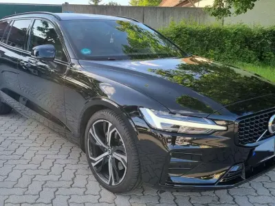 Gebraucht Volvo V60 Plus 197 PS (144 kW) 2024 Schwarz Kombi