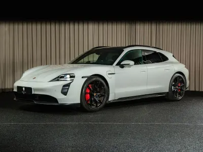 Usata Porsche Taycan GTS Sport 439 kW (598 CV) 2023 Grigio Berlina