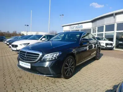 Używany Mercedes C200 160 KM (117 kW) 2021 Czarny Sedan/Limuzyna