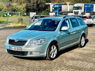 Gebraucht Skoda Octavia Family 105 PS (77 kW) 2011 Silber Kombi