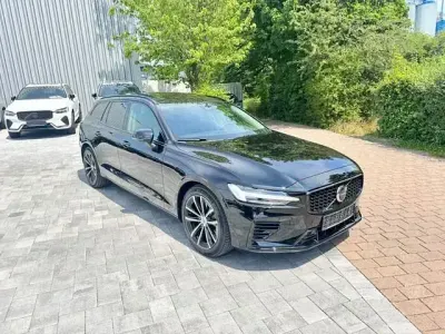 Gebraucht Volvo V60 Plus 253 PS (186 kW) 2023 Black stone Kombi