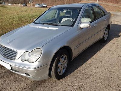 Grau Gebraucht 2002 Mercedes C200 Elegance Limousine | 3.995 € (Etwas zu teuer)