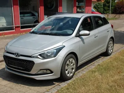 Gebraucht Hyundai i20 GO! 75 PS (55 kW) 2017 Sleek silver / met Kleinwagen